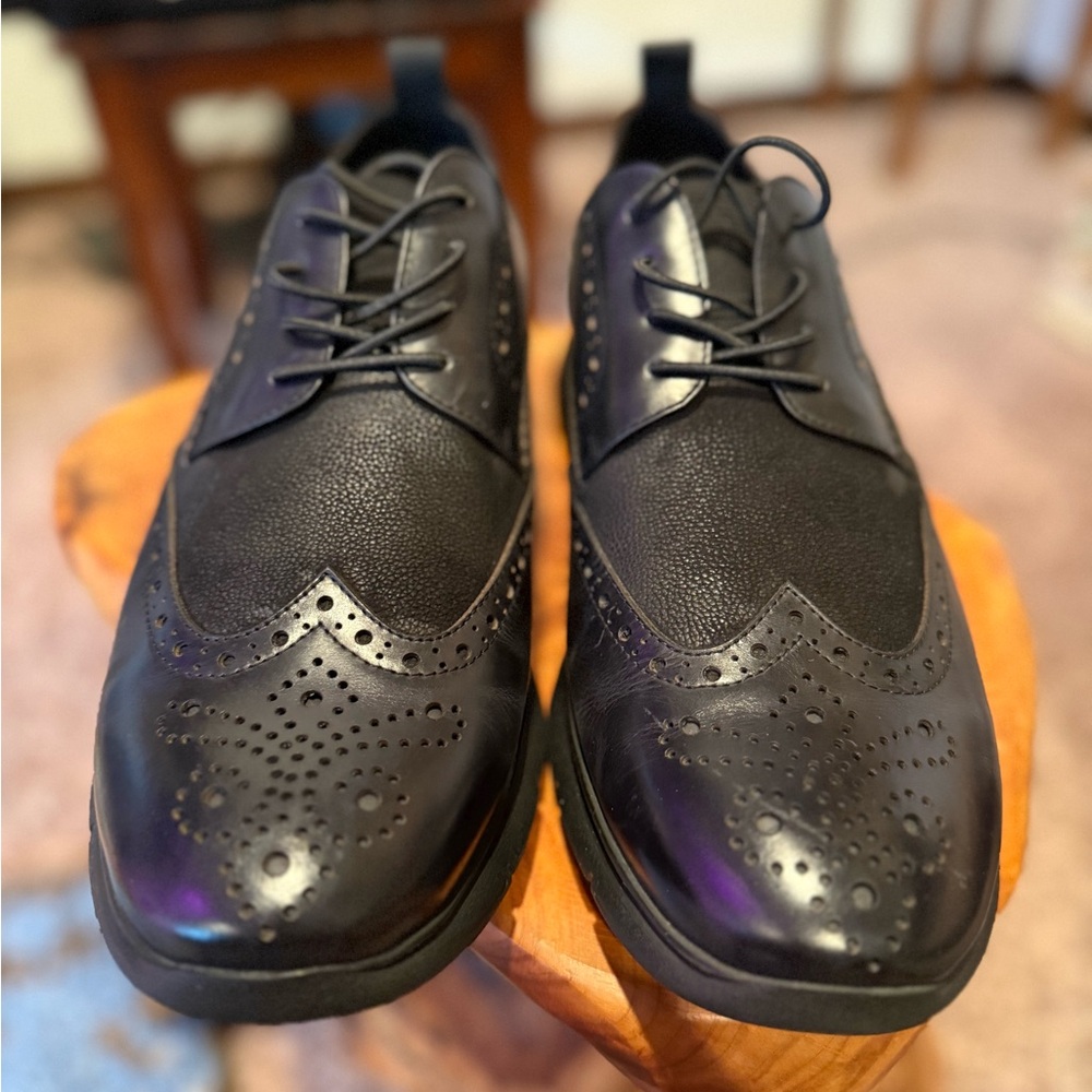 Kenneth Cole Black Oxford Shoes FLEX SYSTEM. Very comfortable